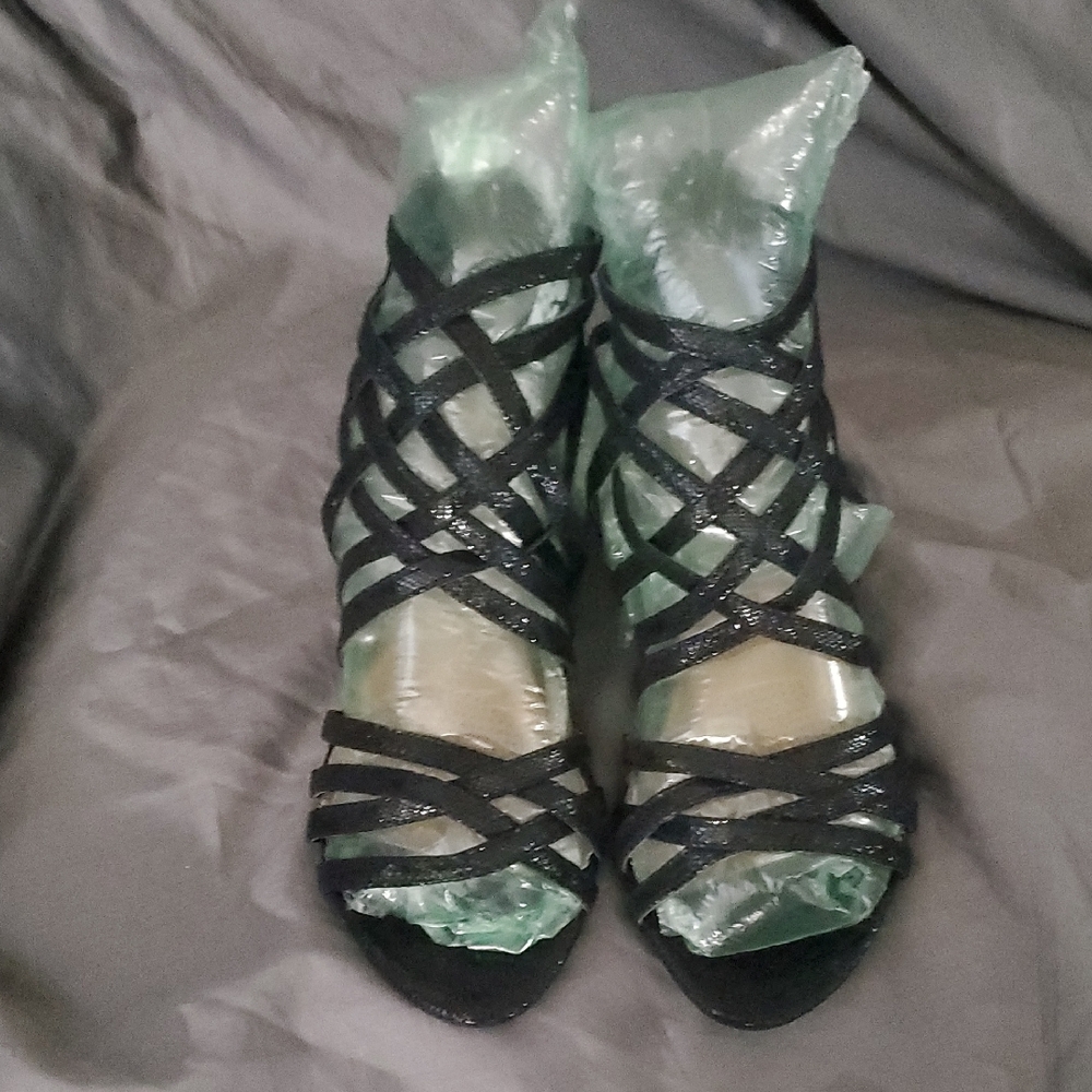 Comfortview Black Strappy Heels. Size 11 Wide.